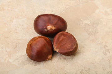 Obraz premium Organic natural sweet Chestnut heap