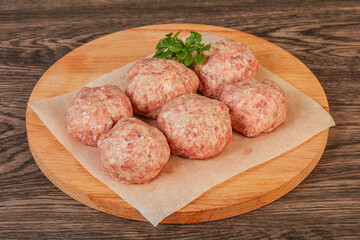 Raw turkey meatball for cooking