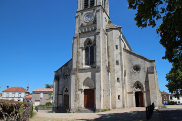 Fototapeta na wymiar sainte-marie-madeleine church in chaille-les-marais in france