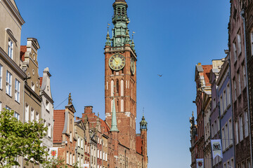 Obraz premium Gdansk, Poland — June 13, 2021. The historic Town Hall „Ratusz” on Długa street
