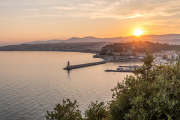 Soleil couchant sur Nice et la Côte d'Azur
