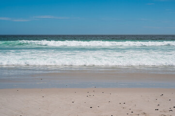 Obraz premium Ocean waves at sandy beach. Noordhoek beach in South Africa