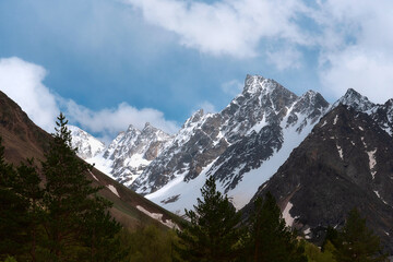 Obraz premium The Tsanner mountain range with a height of 4097 meters in the Chegem reserve of the Kabardino-Balkarian republic