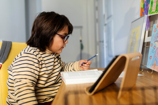 Kid studding at home