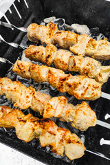 Shish kebab meat pieces are fried on skewers. Curry marinade.