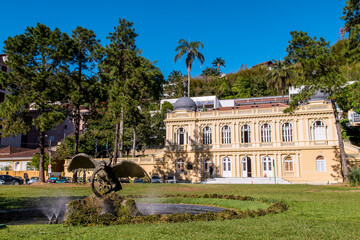 Fototapeta na wymiar Palácio Amarelo que é a Câmara Municipal de Vereadores.