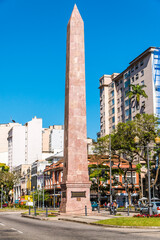 Obelisco dos Colonizadores na Rua do Imperador.