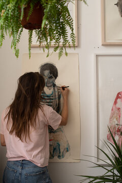 Painter finalizing some details on a wall