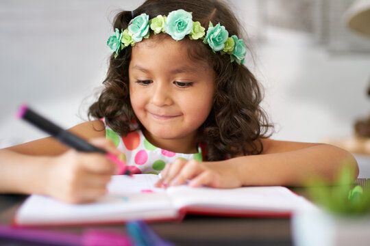 Kid: playing kid, drawing