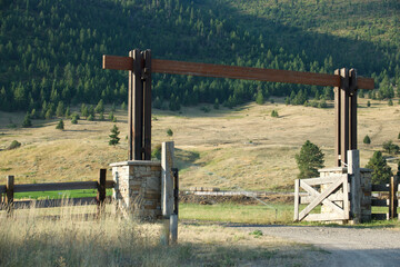 gated ranch entrance with pastoral fence - obrazy, fototapety, plakaty
