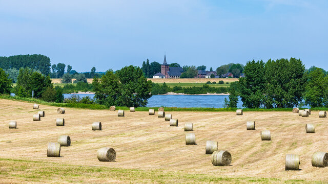 Blick &uuml;ber den Niederrhein von Xanten auf Bislich