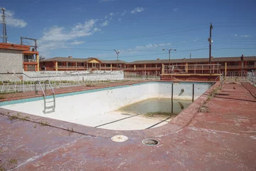 Poster Dirty abandoned outdoor swimming pool at a motel, now abandoned, along the historic US route 66 © MelissaMN