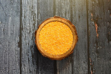 Broken dried corn cereal grain