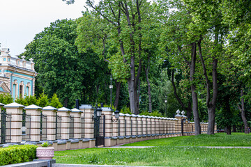 Naklejka premium The gate and fence of the Mariinsky Palace on a summer day. The Mariinsky Palace is the official ceremonial residence of the President of Ukraine in Kiev. Ukraine