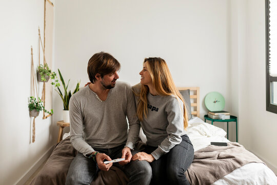 couple holding positive pregnancy test