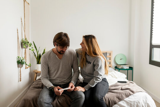 couple holding positive pregnancy test