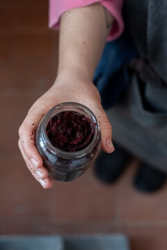 Showing the jar with natural pigments