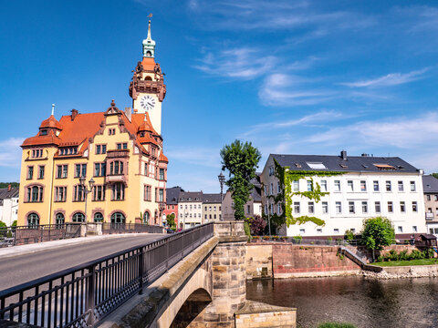 Blick auf das Rathaus von Waldheim in Sachsen