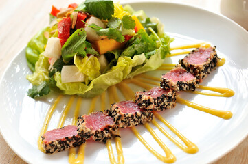 Seared tuna with sesame and salad