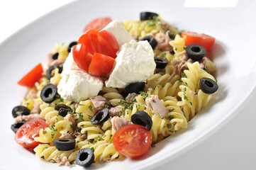 Fusilli with goat cheese and tuna