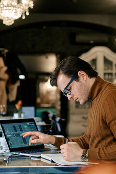 man watching the rate of cryptocurrencies