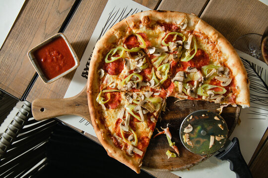 Delicious Pizza World.
