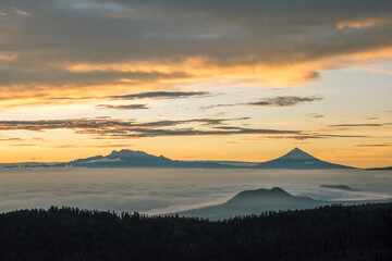 Volcanes de México en naranja