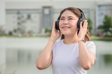 Naklejka premium Woman smile happy listening music relax outdoor