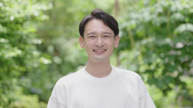 笑顔のミドル男性