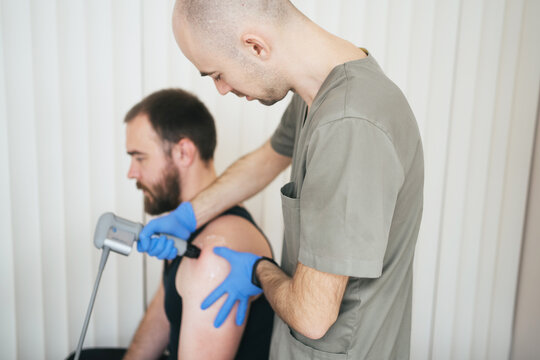 Doctor conducts treatment with patient in hospital