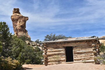 Naklejka premium Cabin in the desert