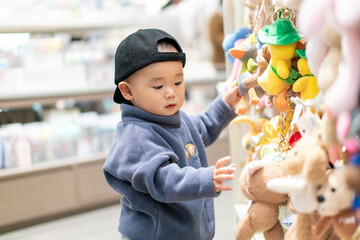 child play in the mall