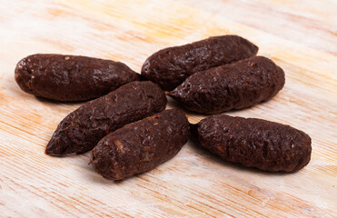 Obraz premium Spanish blood sausage morcilla on wooden table