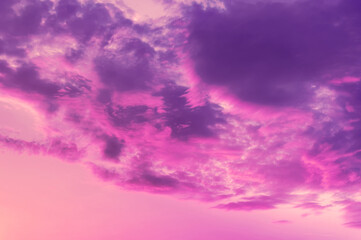 Photo dramatic colored evening sky with pink blue clouds.