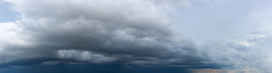 Obraz premium overcast, gale, template, color, pattern, long, tempest, gray, design, dark, storm, thunderstorm, wide, nature, texture, black, dramatic, abstract, cloudy, blue, cloudscape, seastorm, background, sky,