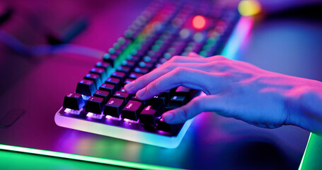 Esport RGB mouse and keyboard © ryanking999