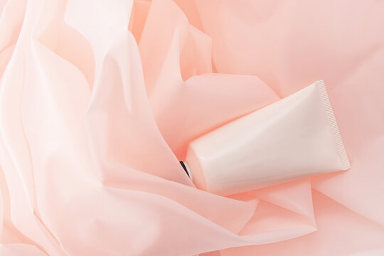 Composition with cream tube