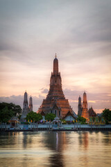 Fototapeta premium Wat Arun, Thailand : Wat Arun or commonly referred to in the language that the measure notified or called Wat ancient temple. Each year, thousands of tourists.
