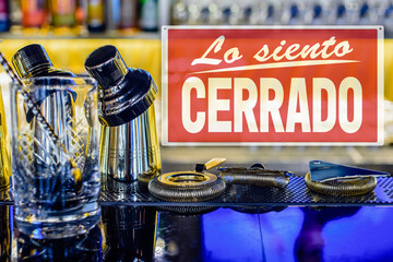 sorry we are closed inscription in spanish. Cafe and restaurant are closed because of financial...