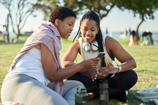 Black fitness using exercise progress on app