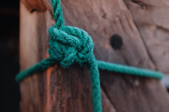 knot on a green rope