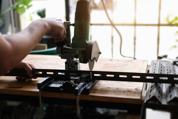 Craftsmen use iron cutters to assemble DIY projects during the holidays.