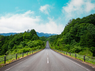初夏の快適な道路