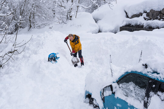  getting car unburied from heaps of snow