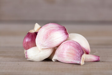 Peeled garlic cloves