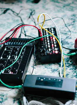 Analogue synthesizer and sequencer