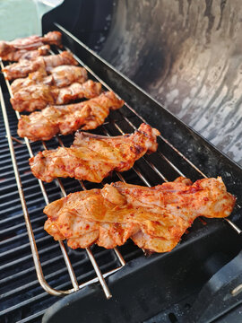 Grilled raw chicken pieces