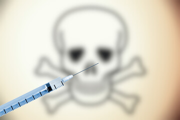 Ein Totenkopf und eine Spritze