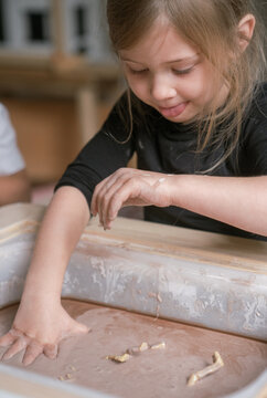 messy preschool  play in muddy oobleck
