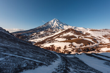 Russia's popular tourist destination, the Kamchatka Peninsula in the Far East. The famous Avachinsky Volcano, It lies within sight of the capital of Kamchatka Krai, Petropavlovsk-Kamchatsky.